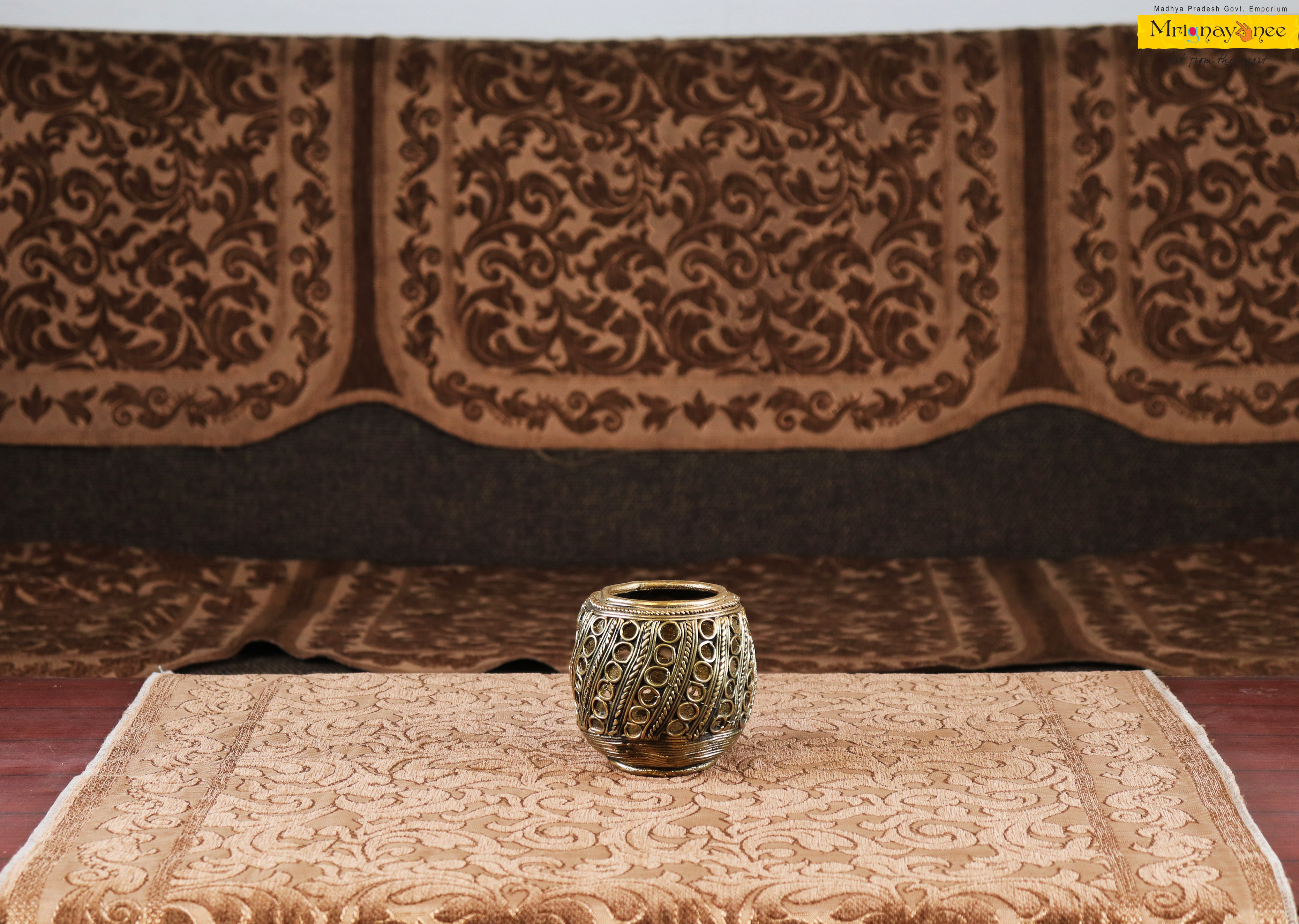 Betul Bell metal pen stand_(1)